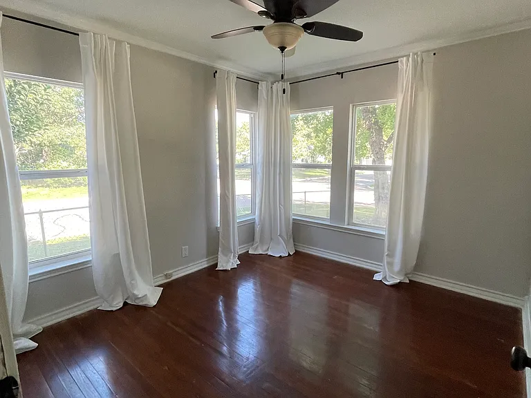 4300 Valentine St — Photo 15