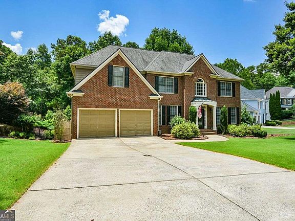 3rd image of 515 Lakewood Ct