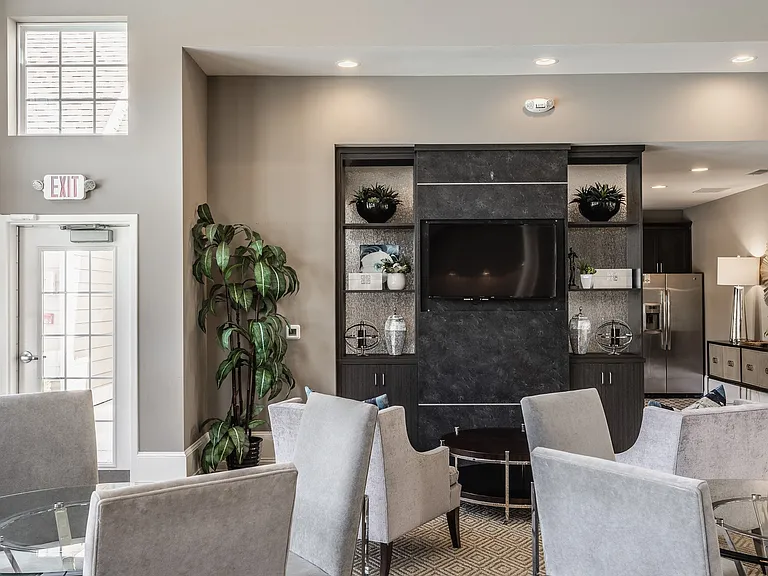 Bella Vista Apartments — Photo 25