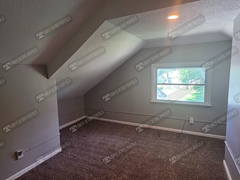 22889 Oakwood Ave — Photo 21