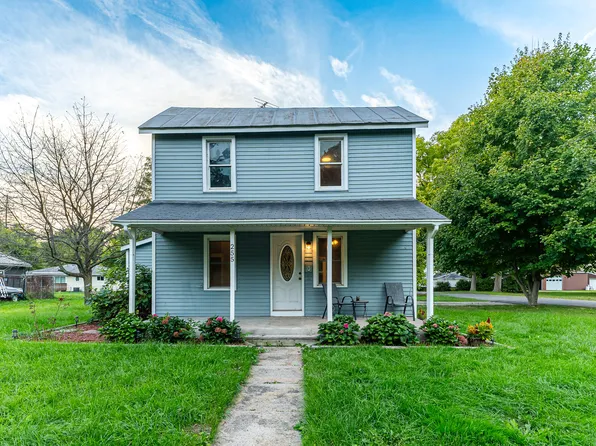 255 N Robinson St, Lyons, MI 48851