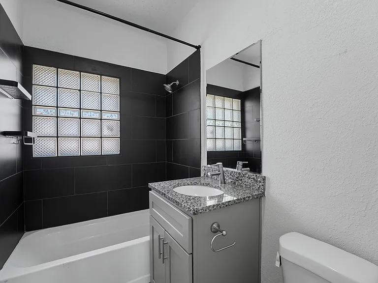 342 W Culver St #5 — Photo 17