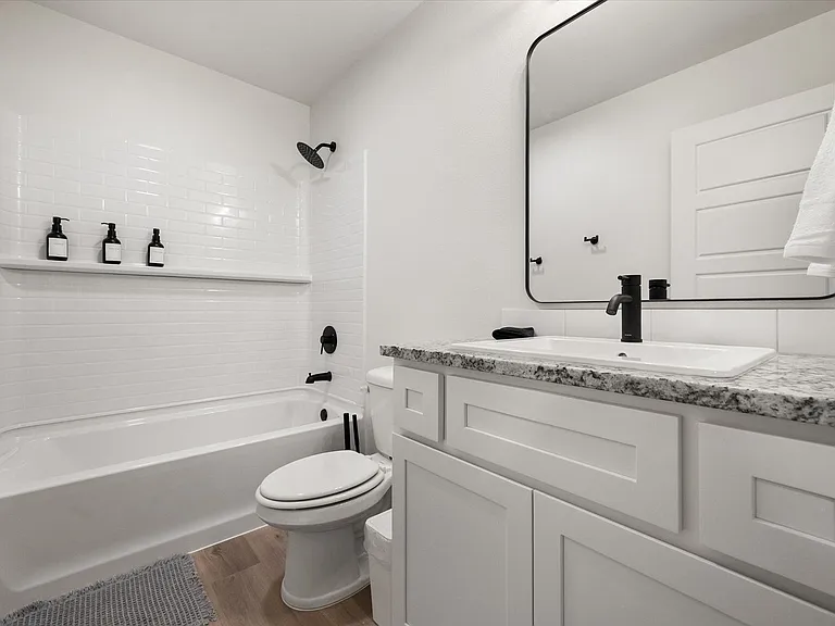 2509 Kenwood Ave — Photo 20