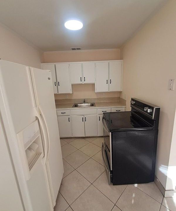 1st image of 1021 Selkirk St N #B