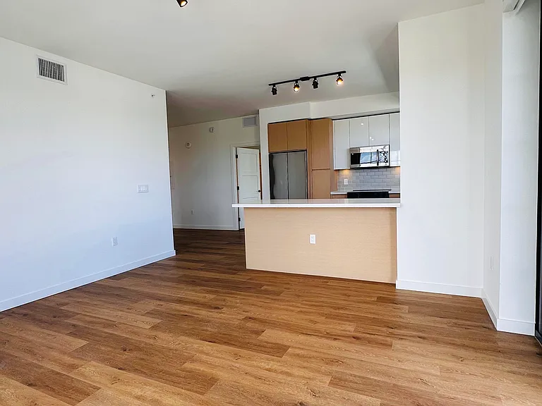 1648 NE 124th St #550 — Photo 4