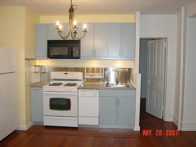 4330 Pine St #3 — Photo 1