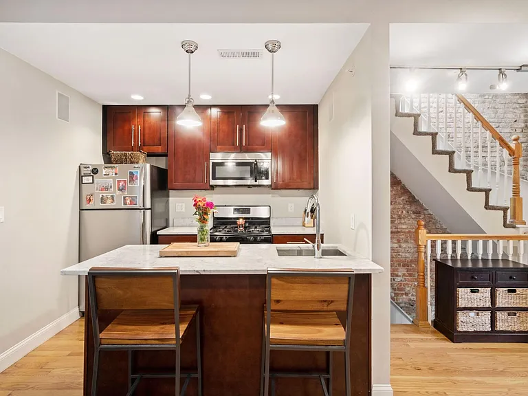 19 Burrill Pl #3 — Photo 2