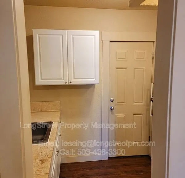 205 NW Kings Blvd #3 — Photo 9