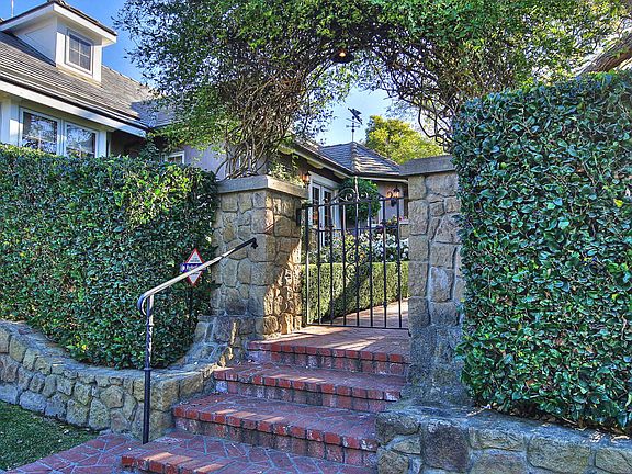 2nd image of 2410 Anacapa St