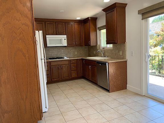 4th image of 946 Florence Ln #4