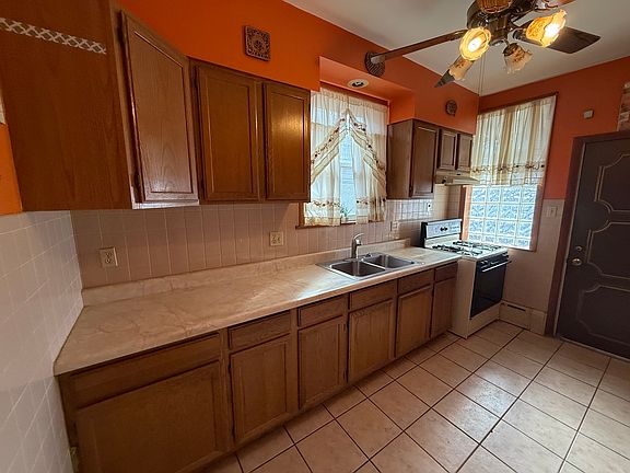 5th image of 1310 N Monitor Ave