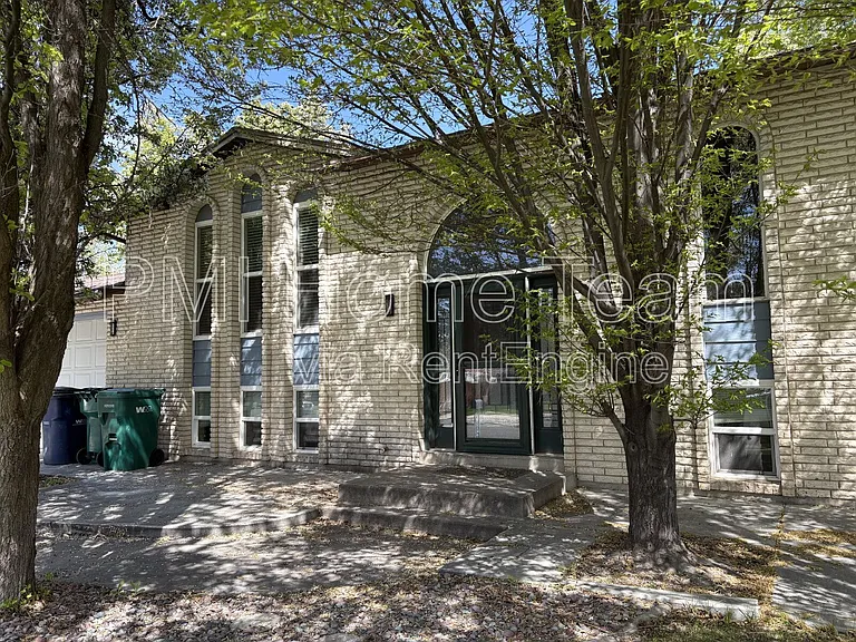 6068 S 2850 W — Photo 2