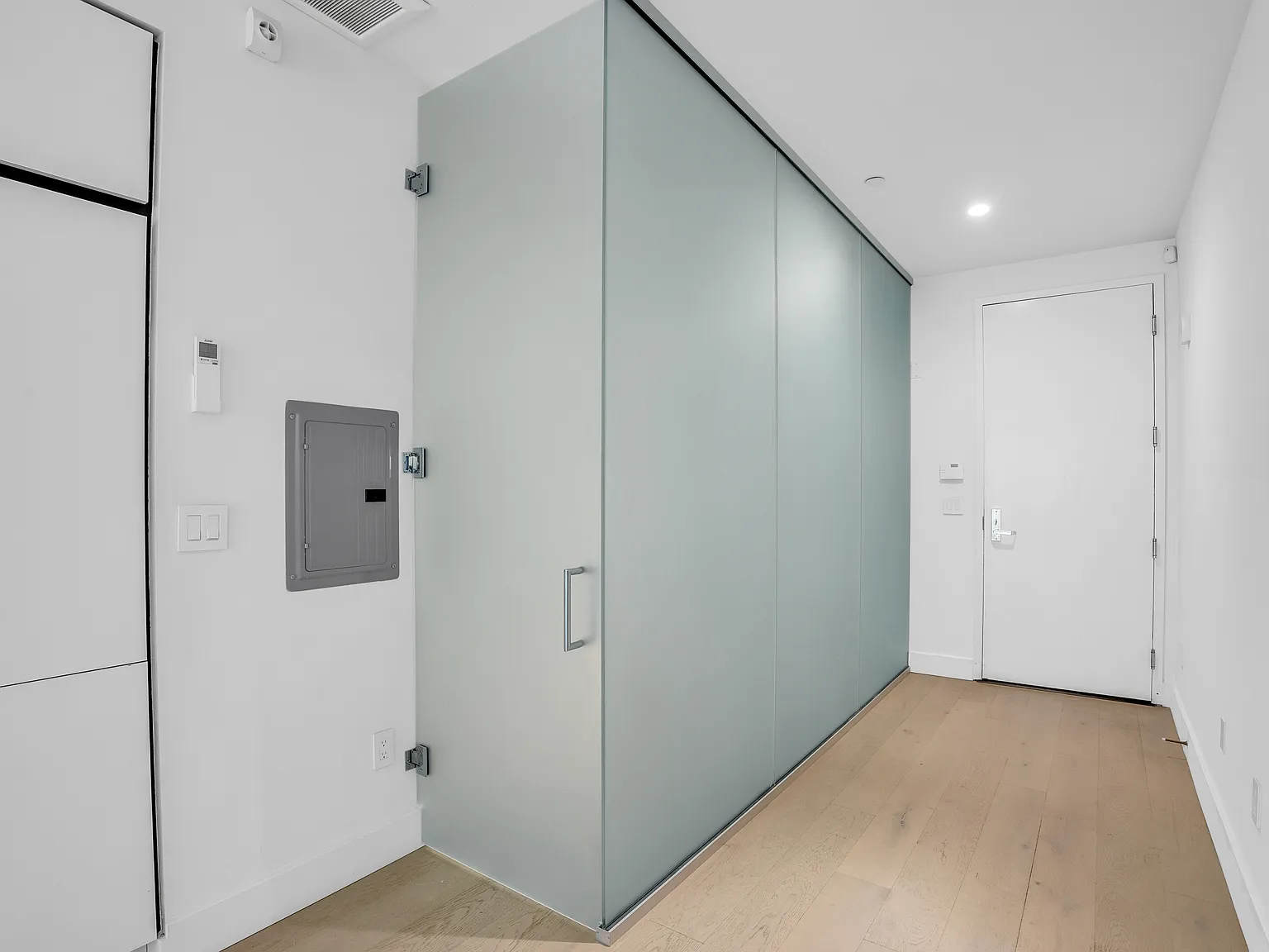 1 bed, 779 sqft, $3,900 — Photo 4