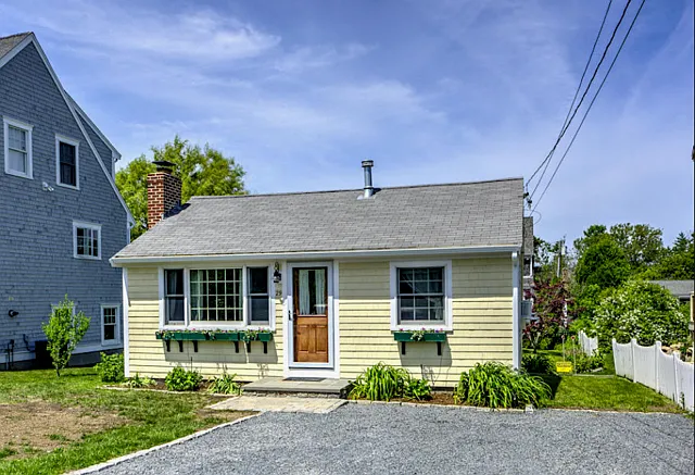29 Almy Ave