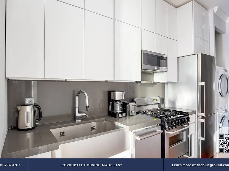 434 W 52nd St #5 — Photo 5