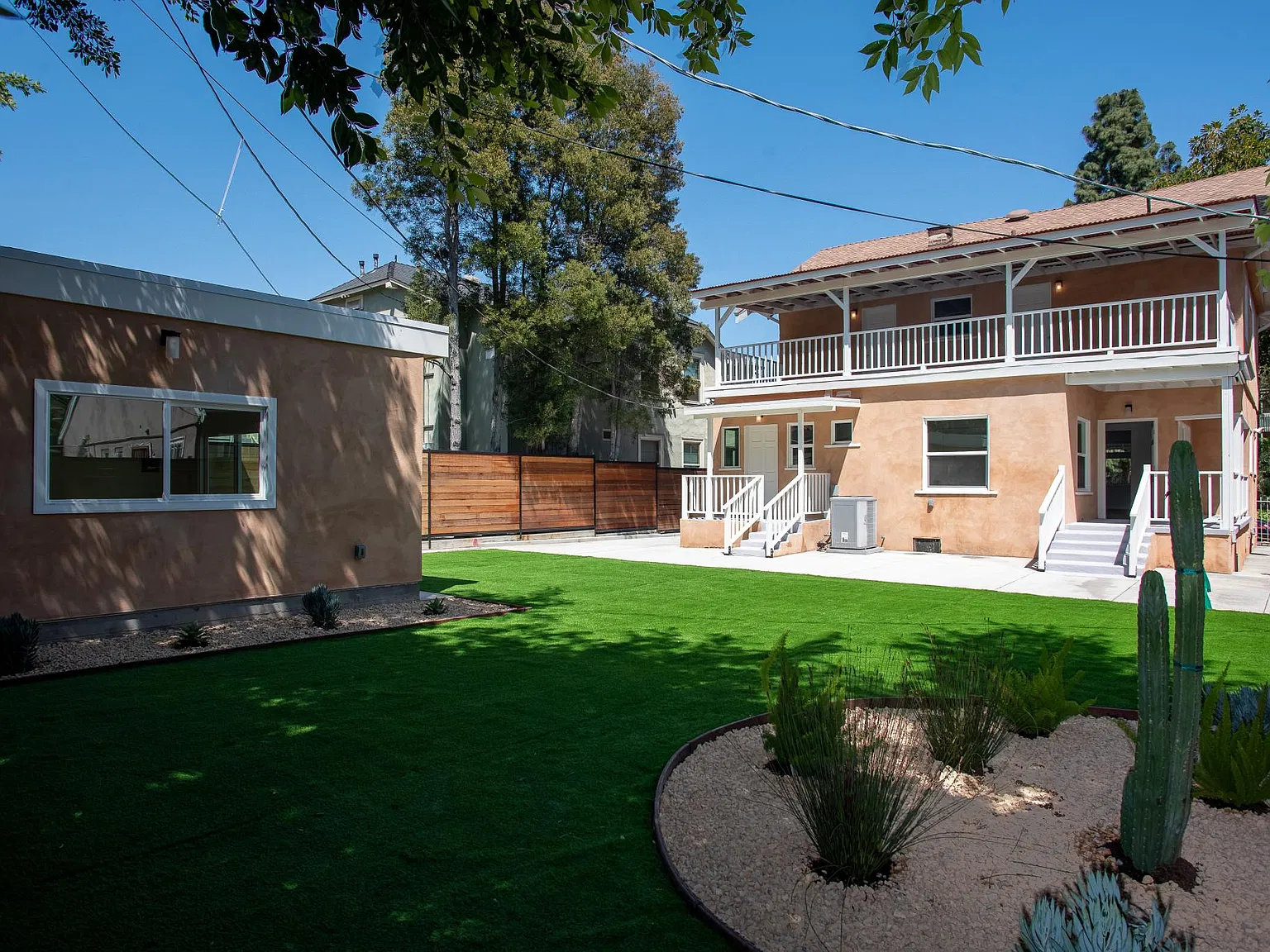 5 bed, 4000 sqft, $8,500 — Photo 1