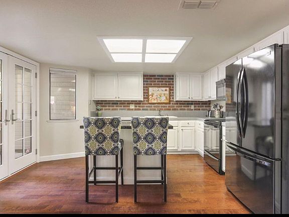4th image of 2120 University Park Dr