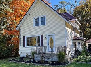 10560 North Rd, Perrysburg, NY 14129