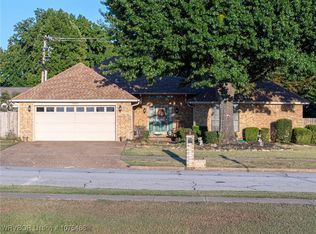 10305 Jenny Lind Rd, Fort Smith, AR 72908