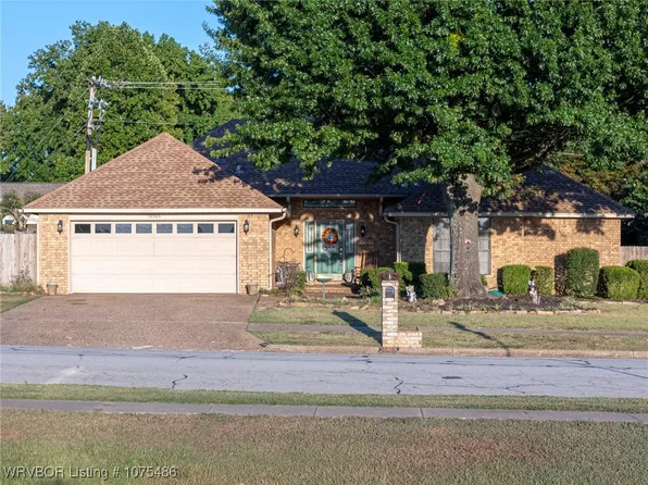 10305 Jenny Lind Rd, Fort Smith, AR 72908