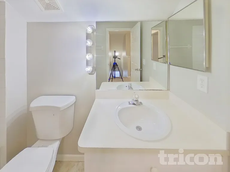 914 Cape Cod Cir — Photo 16