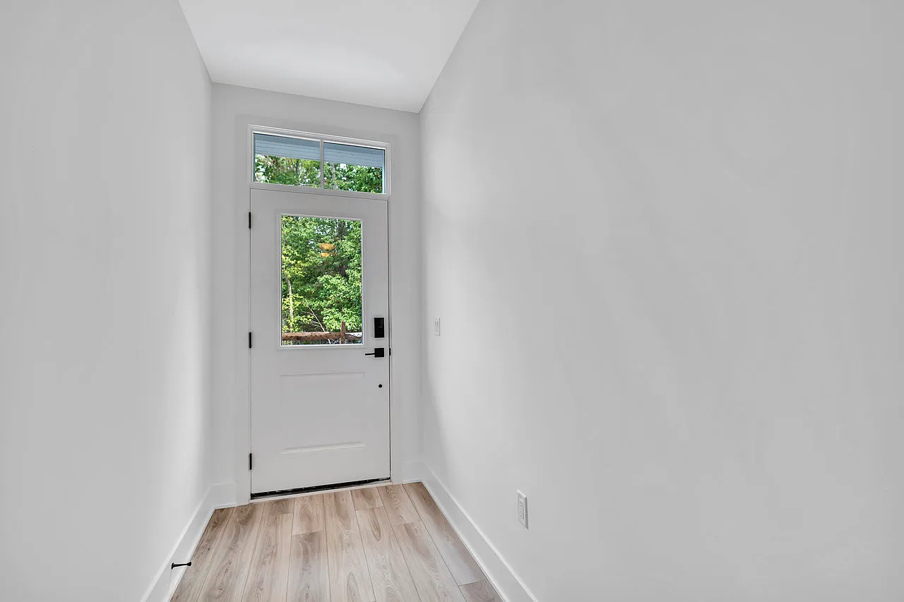 3 bed, 2.5 bath, 2142 sqft, $4,100 — Photo 4