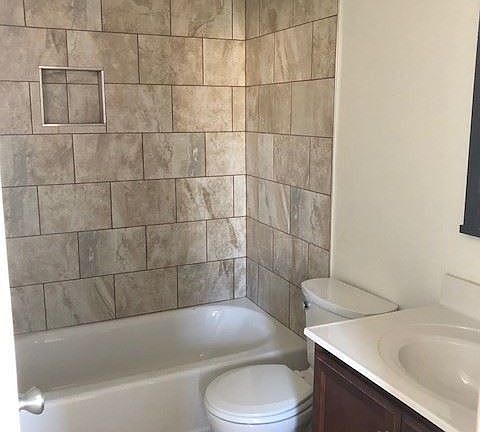 3rd image of 1901 E Franklin St APT 4