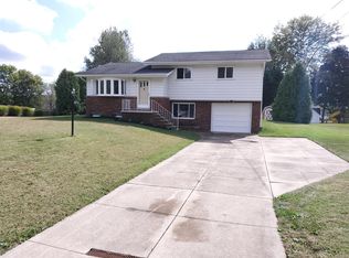 1806 Toepfer Rd, Akron, OH 44312