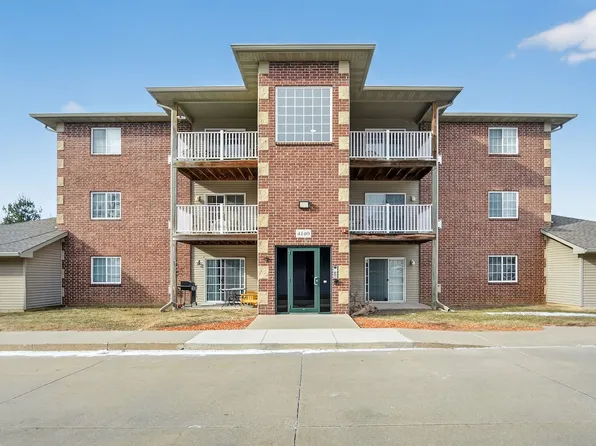 4140 100th St APT 5, Urbandale, IA 50322