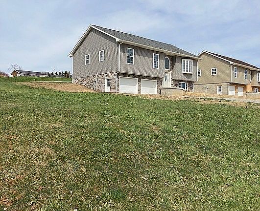 2nd image of 122 Grandview Dr