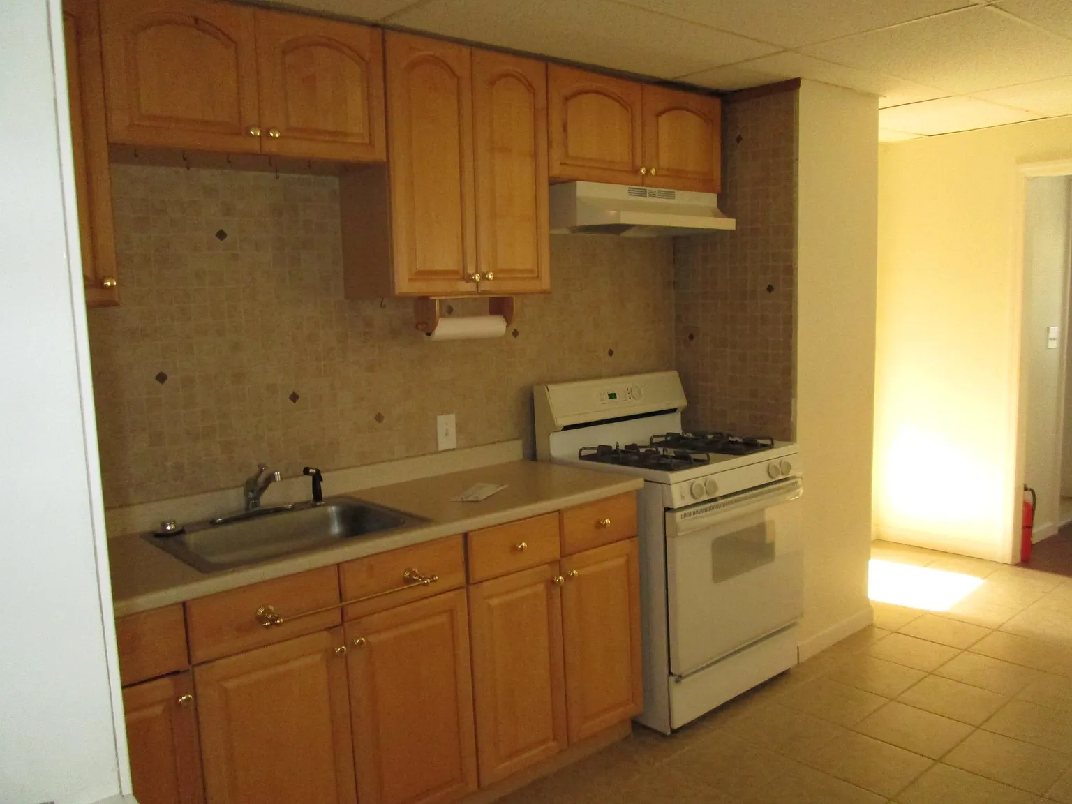 3 bed, 910 sqft, $2,800 — Photo 2