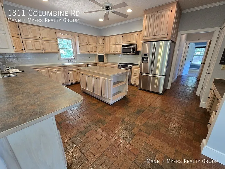 1811 Columbine Rd — Photo 10