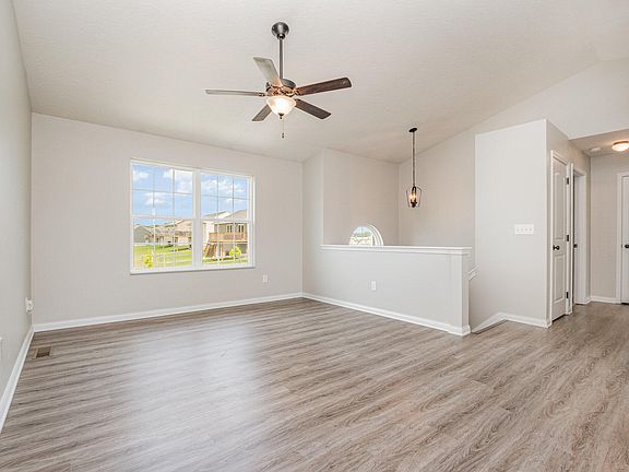 5th image of 1168 Gemstone Pointe Dr