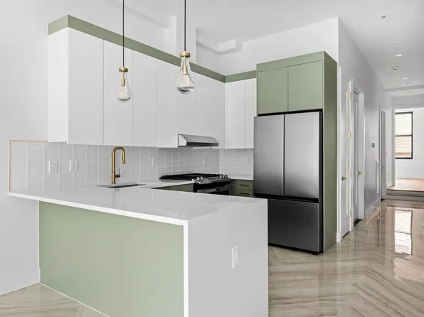 322 3rd Street image 3 of 20