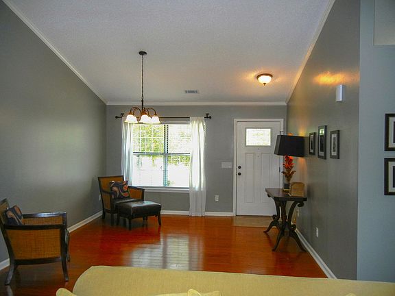 4th image of 302 Preakness Ln