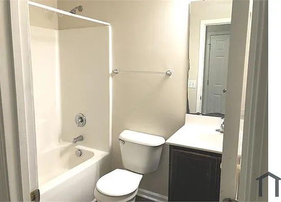 5 bed, 1491 sqft, $2,358 — Photo 3