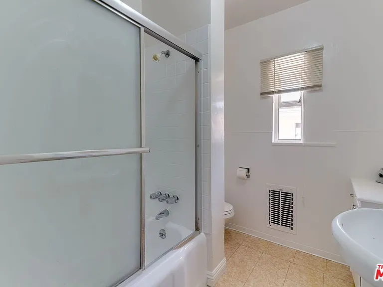 140 S Madison Ave — Photo 22