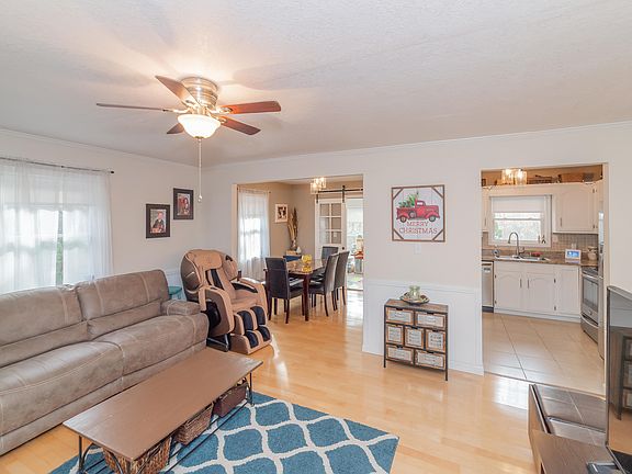 3rd image of 124 Highland Dr