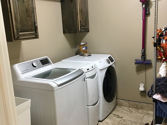 3rd image of 905 E 1230 N