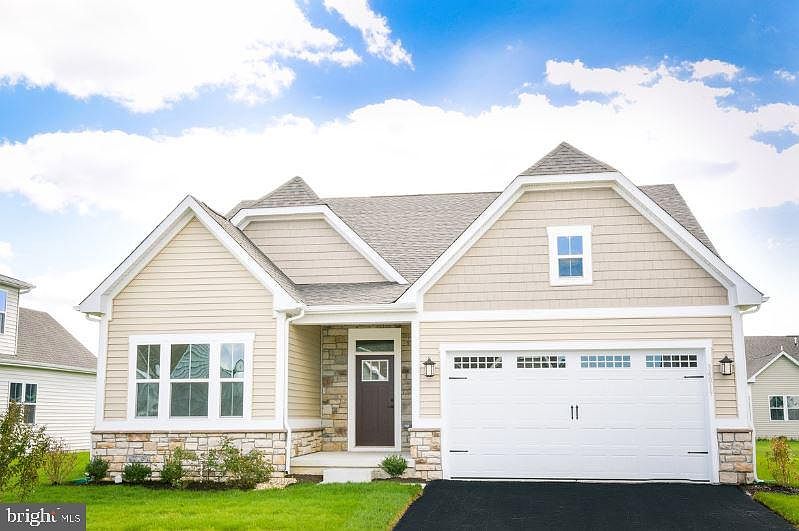 1st image of 3003 Regents Ln