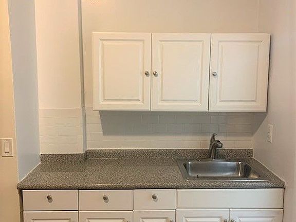 4th image of 517 E 82nd St APT 4e