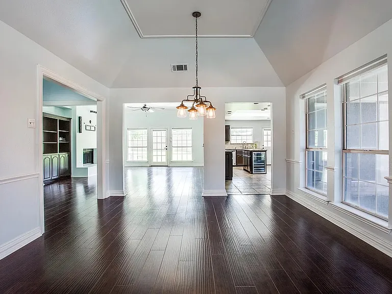 63 Remington Dr W — Photo 5