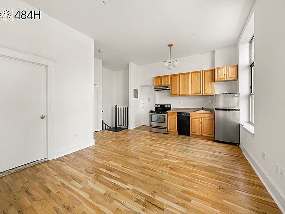 3rd image of 484 Humboldt St APT 101