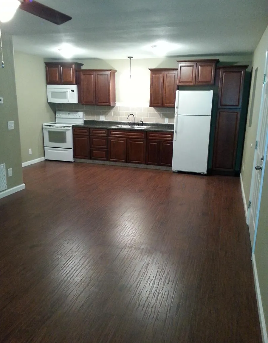 410 S Adams Ave — Photo 2