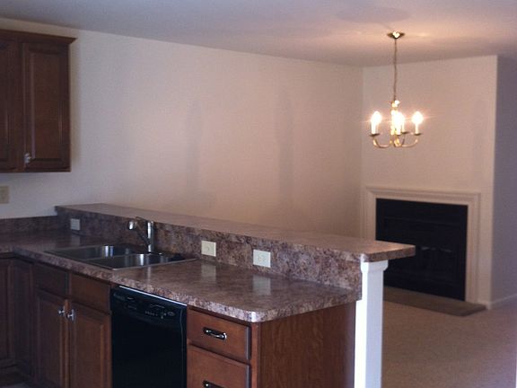 Kitchen & Breakfast Bar