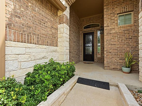 3rd image of 553 Betony Loop
