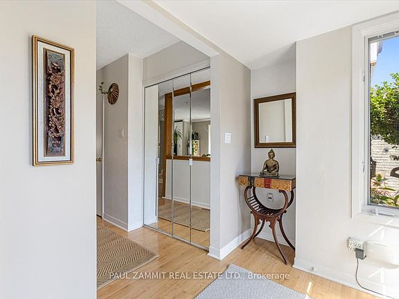 4th image of 12 Kings College Rd