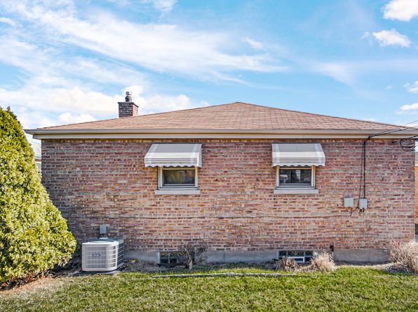 12734 S Laflin St, Calumet Park, IL 60827