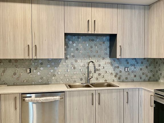4th image of 10950 NW 82nd St #313
