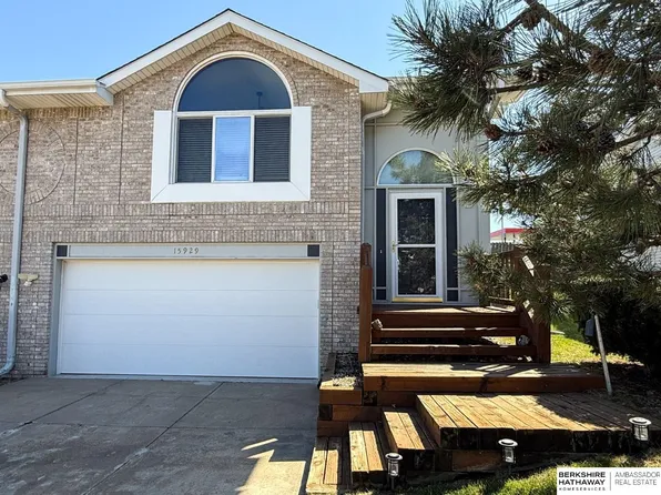15929 Gold Cir, Omaha, NE 68130